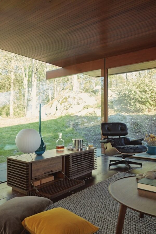 Line Media Console, 70"
