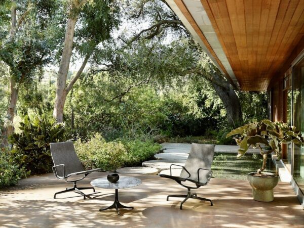 5920499000794615442 Nelson Pedestal Table Outdoor