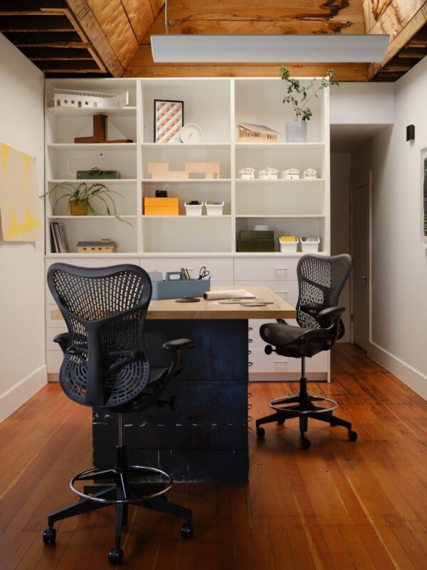 Mirra 2 Stool