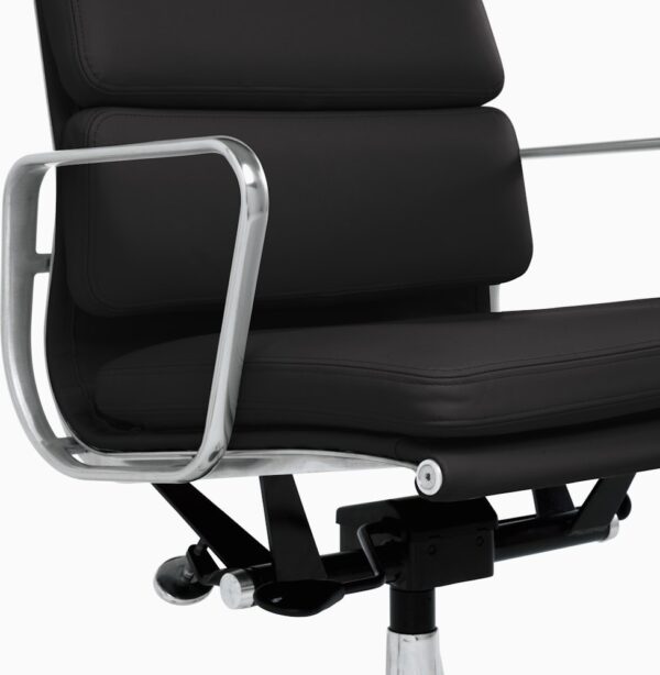 Eames Soft Pad Management Chair