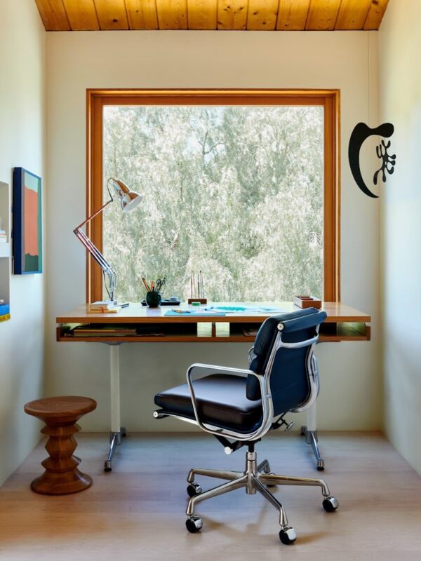 Eames Soft Pad Management Chair