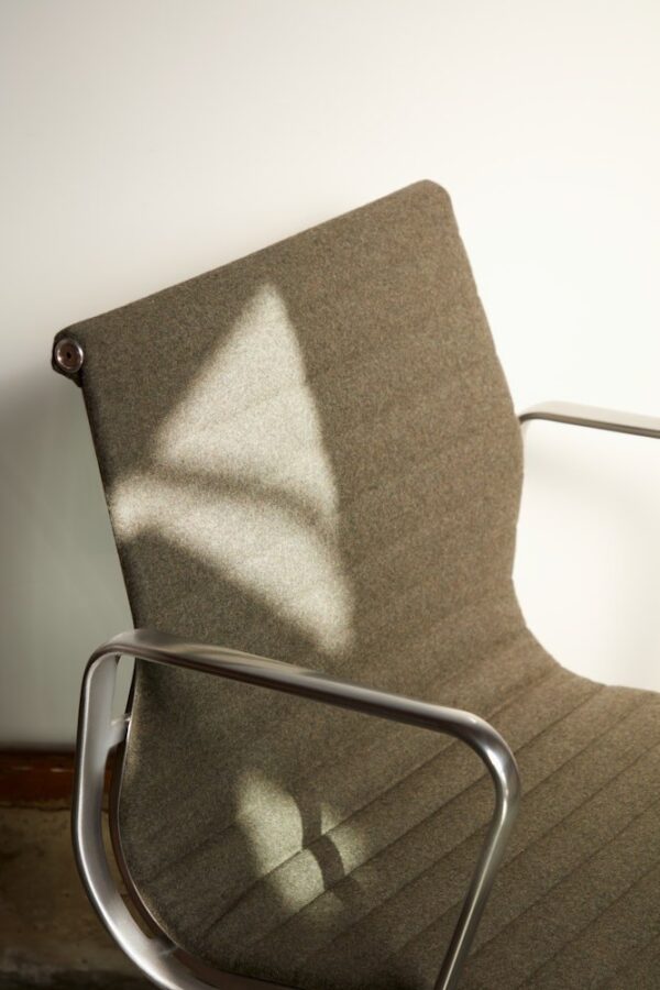 Eames Aluminum Group Chair, Management