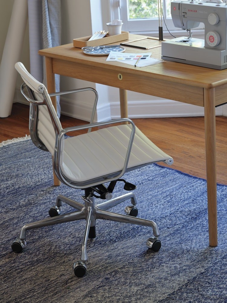 Eames Aluminum Group Chair, Executive - Image 10