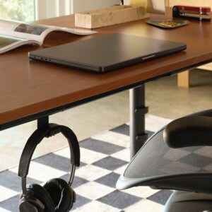 Spout Sit-to-Stand Table