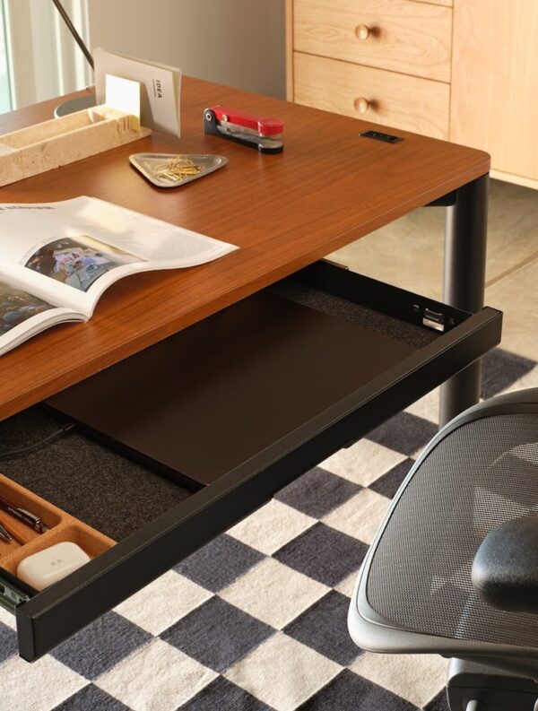 Spout Sit-to-Stand Table