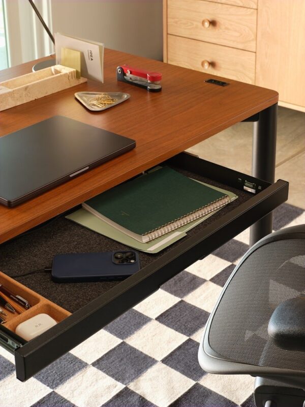 Spout Sit-to-Stand Table