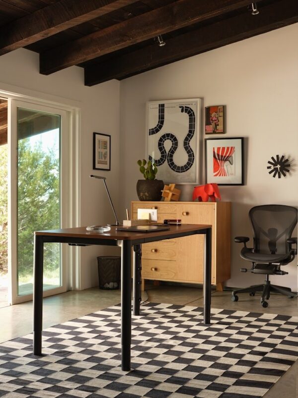 Spout Sit-to-Stand Table