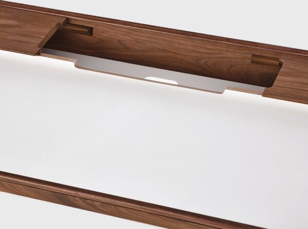 Airia Desk