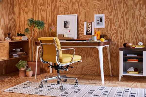 Airia Desk
