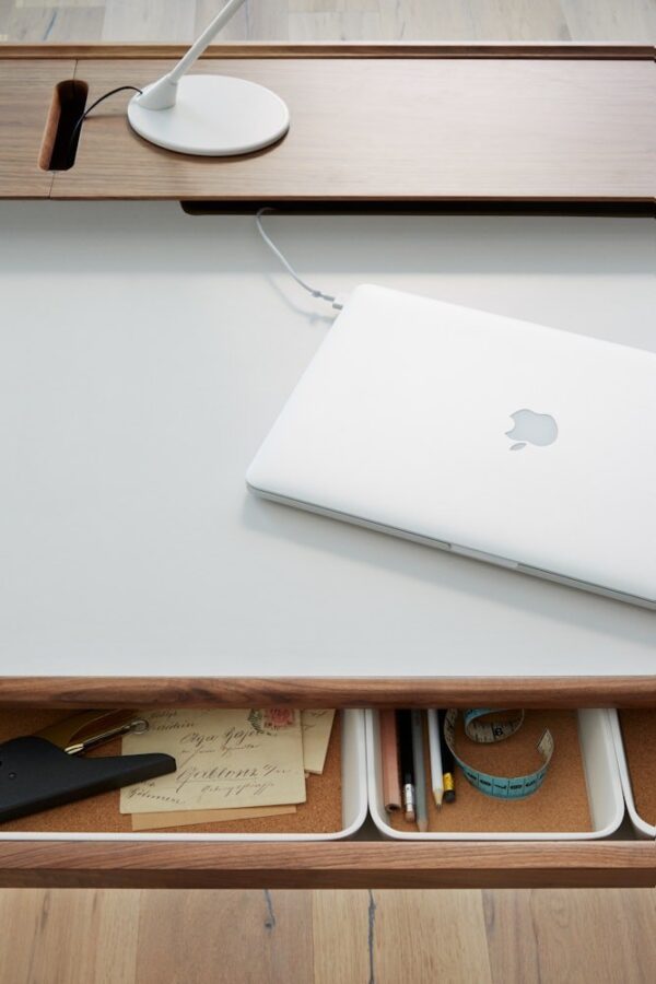Airia Desk