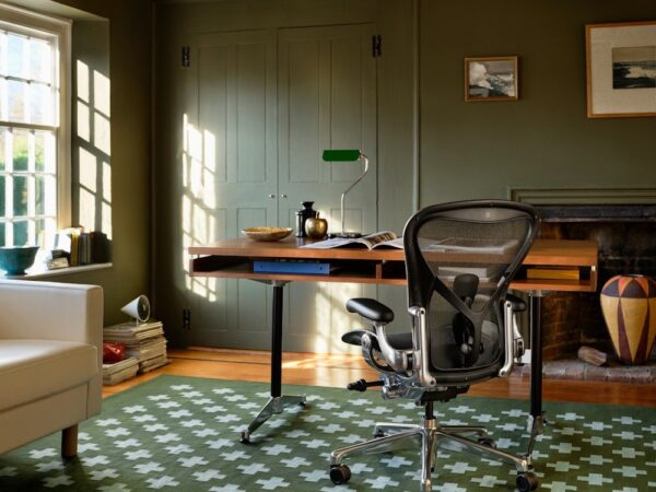 Eames 2500 Series Executive Desk