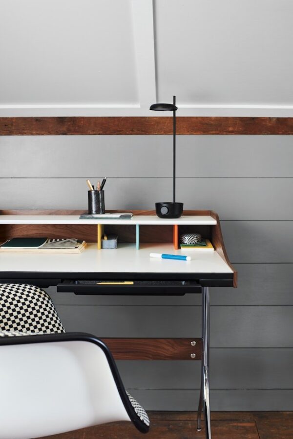 Nelson Swag Leg Desk